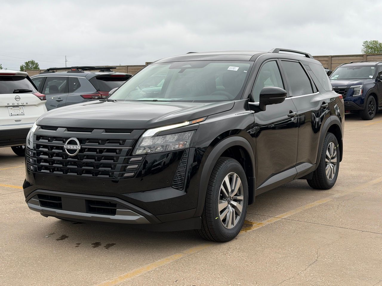 View vehicle photo 2