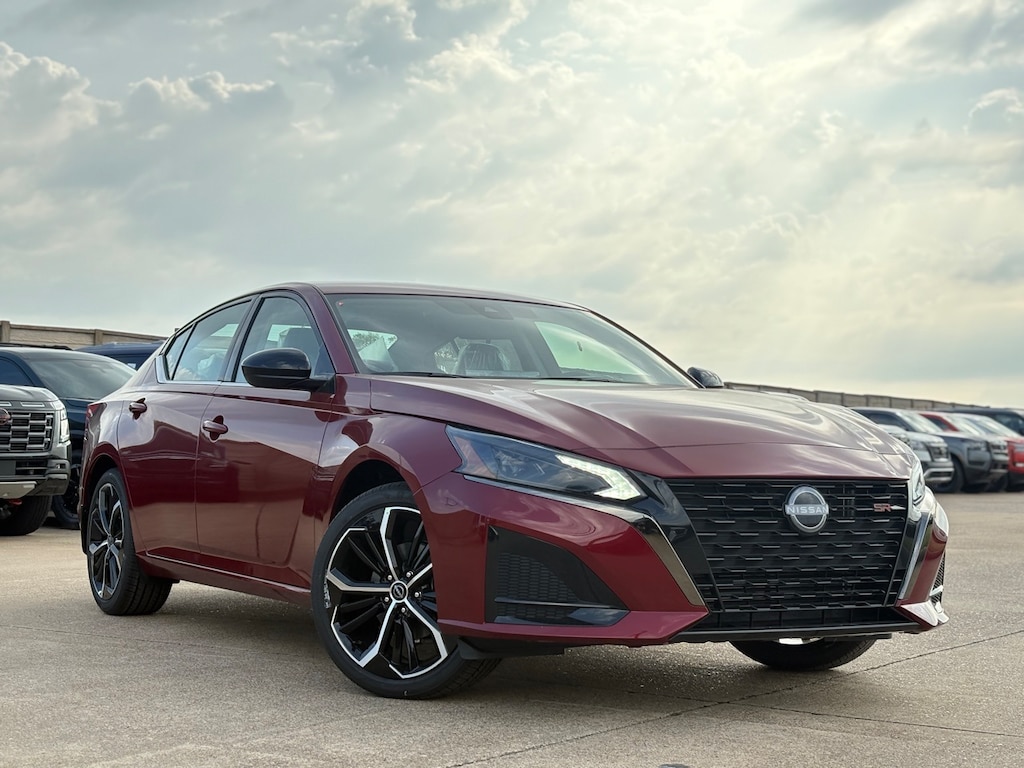 New 2025 Nissan Altima SR Sedan