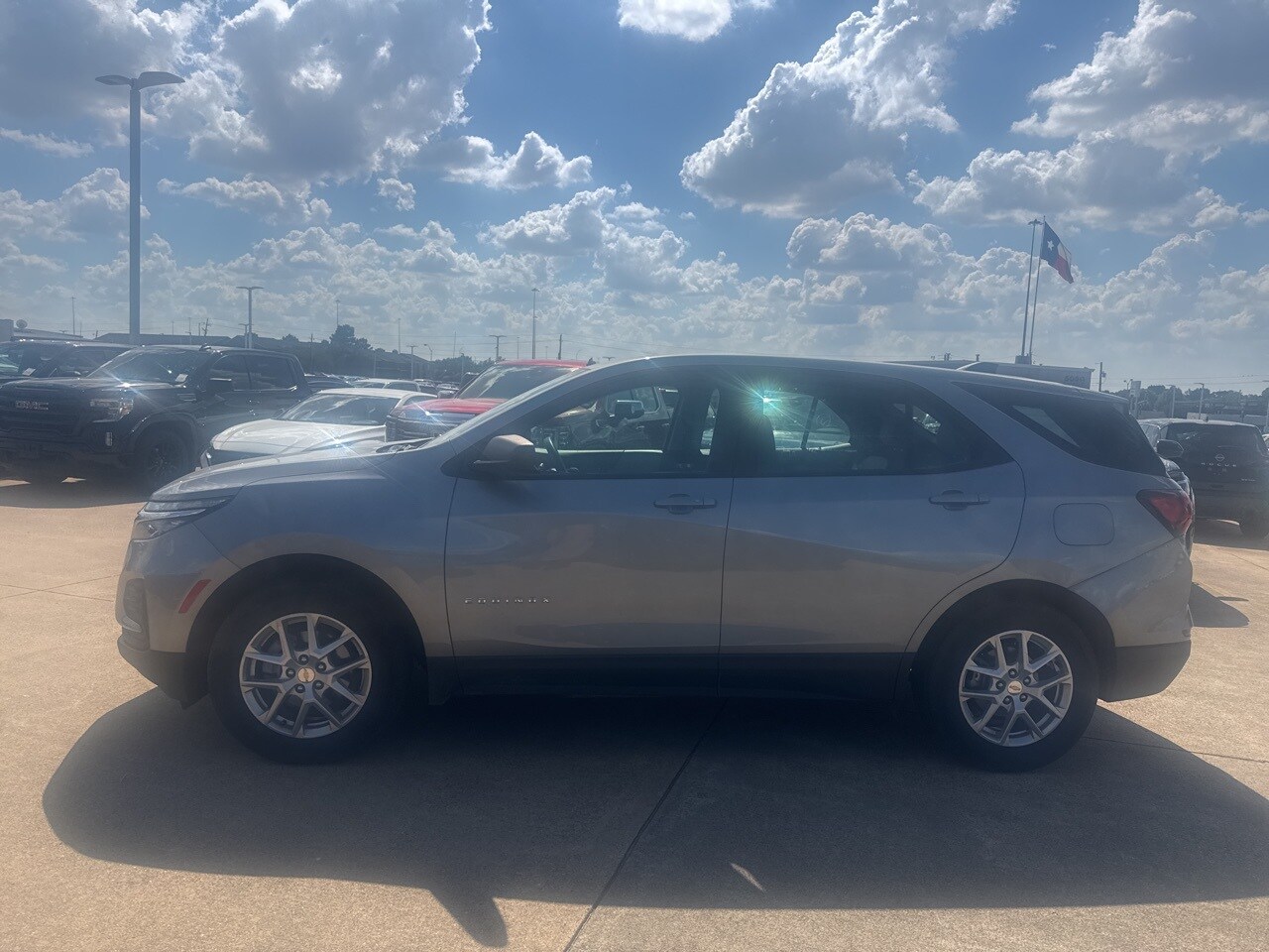 2024 Chevrolet Equinox LS photo 4