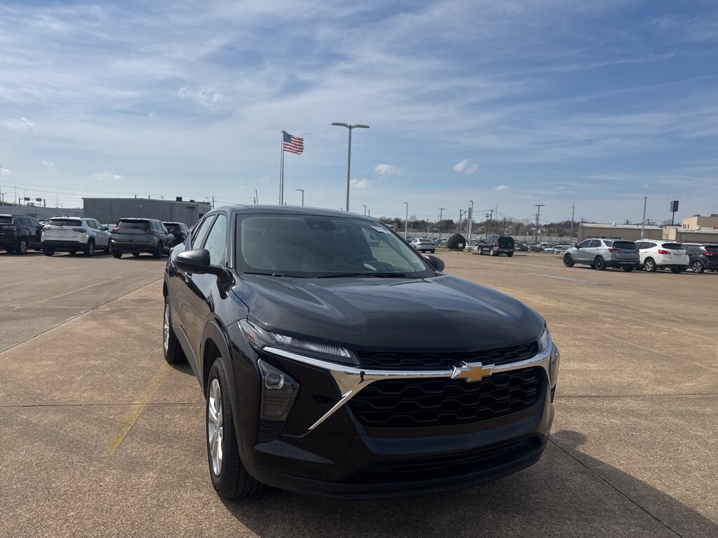 Used 2025 Chevrolet Trax LS SUV