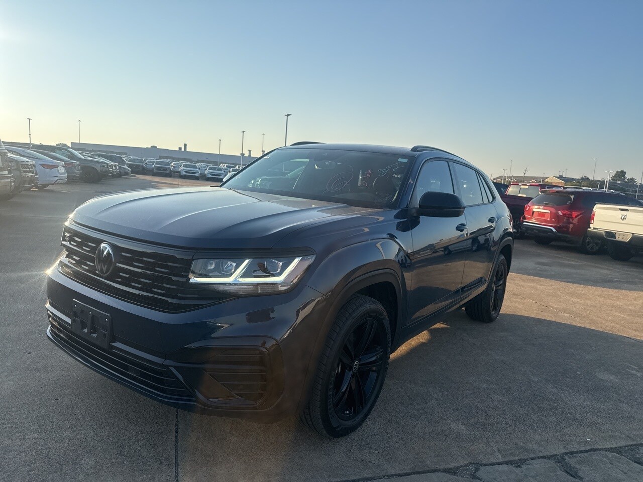 2023 Volkswagen Atlas Cross Sport SEL R-Line photo 2