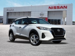 2025 Nissan Kicks Play S SUV