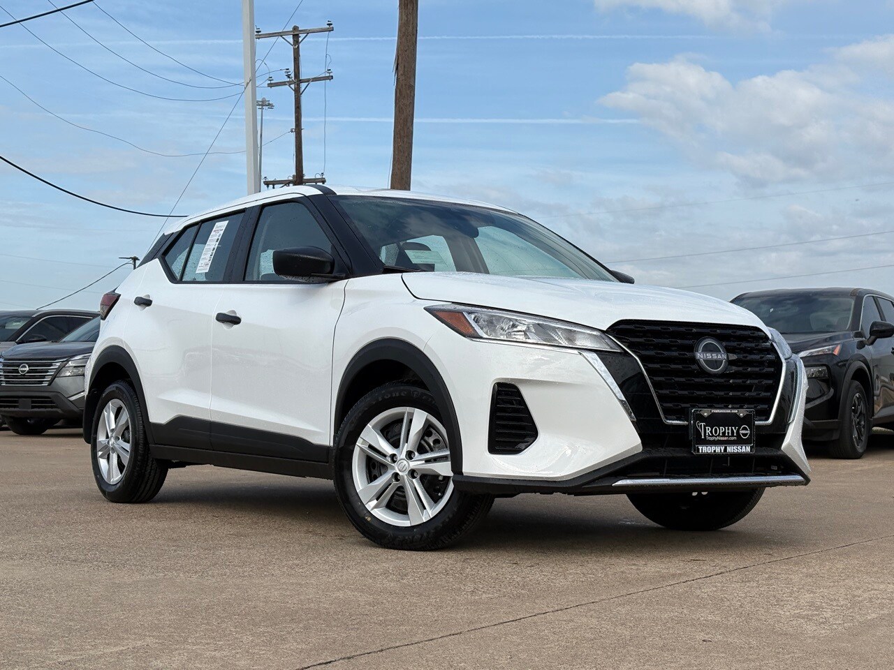 2025 Nissan Kicks Play S photo 2