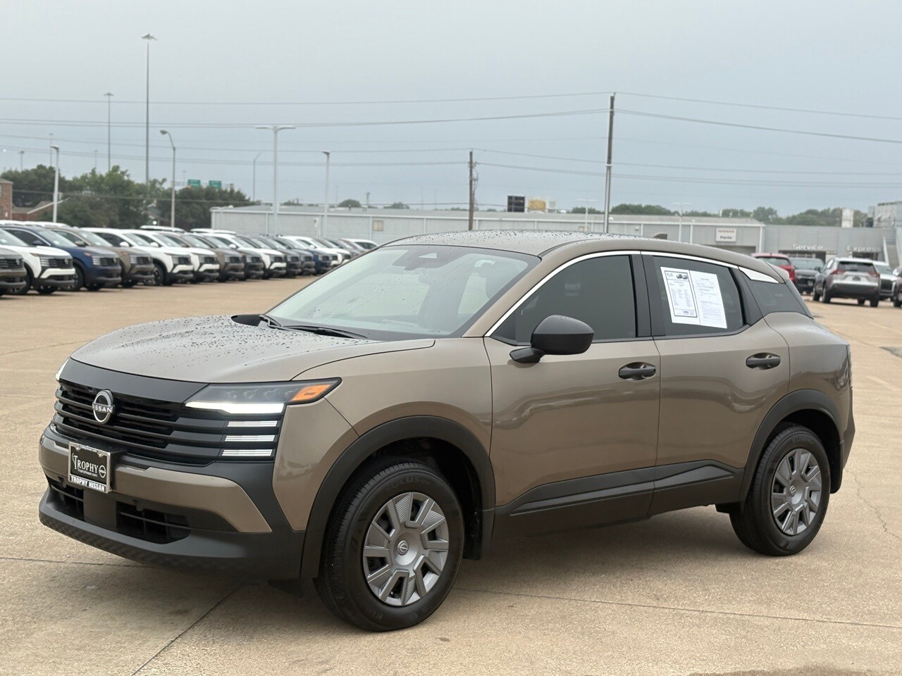 2025 Nissan Kicks S photo 2