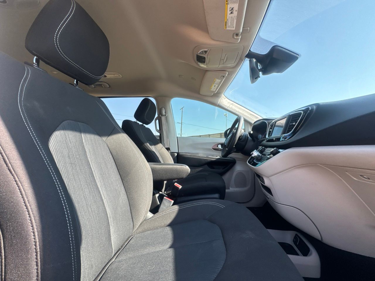 2023 Chrysler Voyager LX - Photo 28