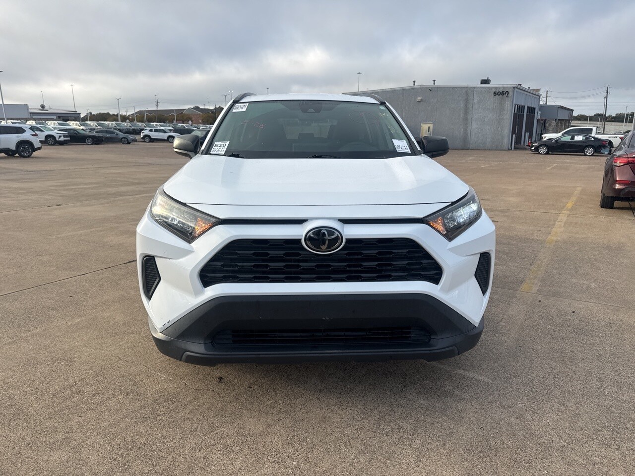 2021 Toyota RAV4 LE photo 2