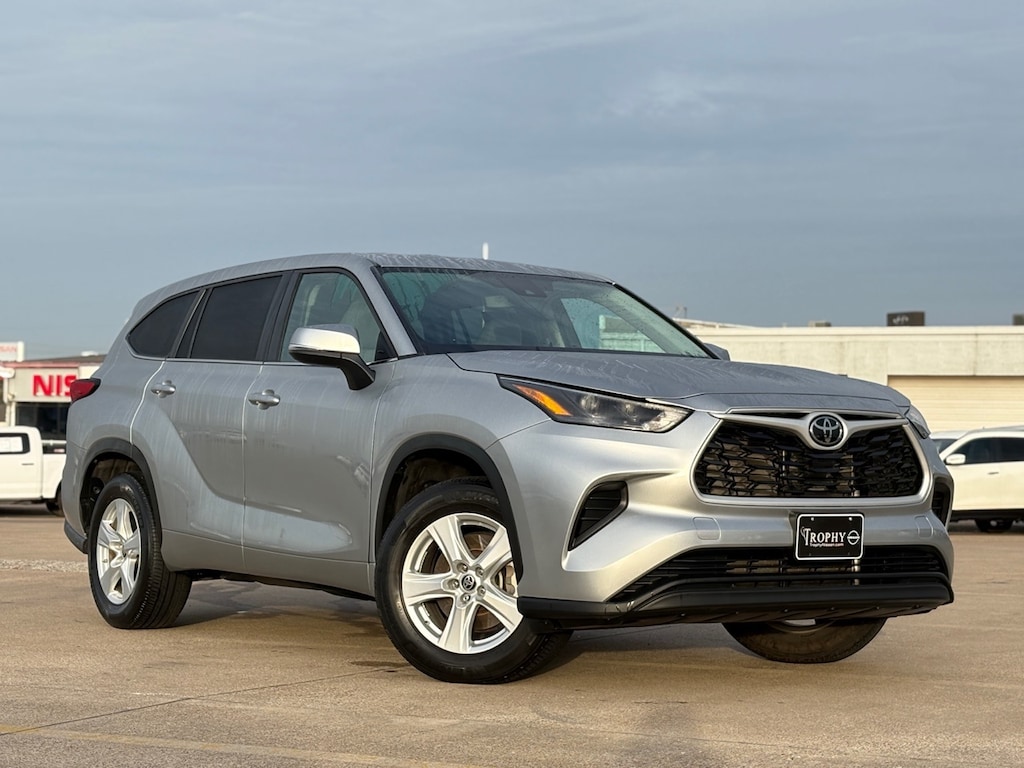 Used 2023 Toyota Highlander L SUV