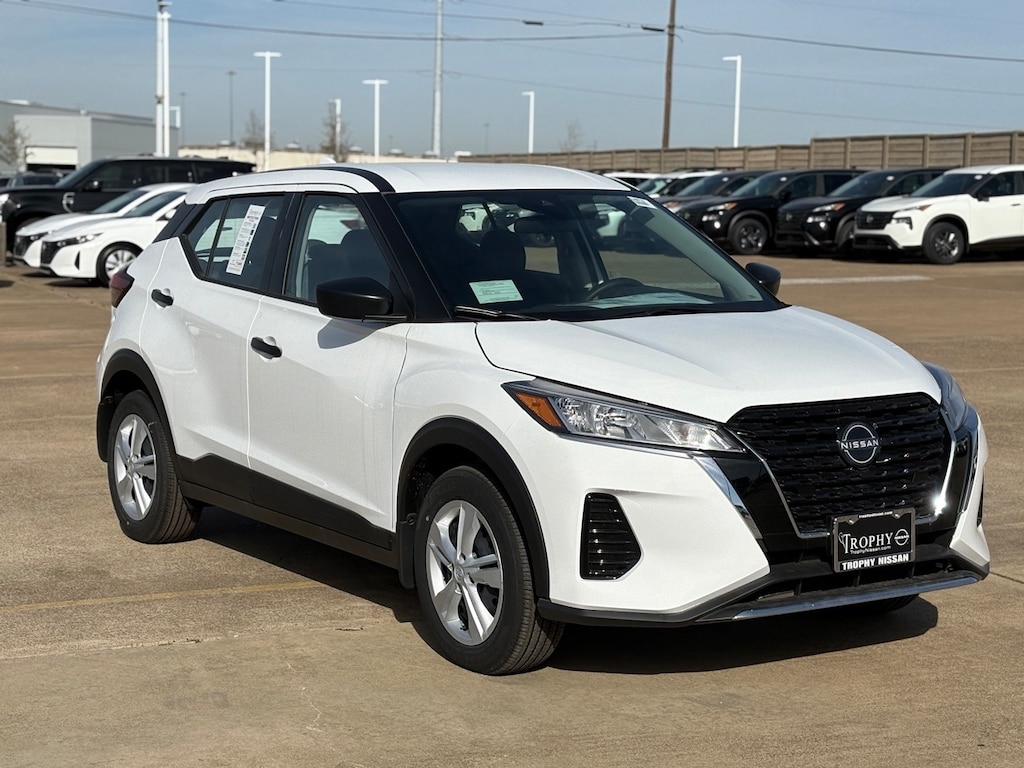 New 2025 Nissan Kicks Play S SUV