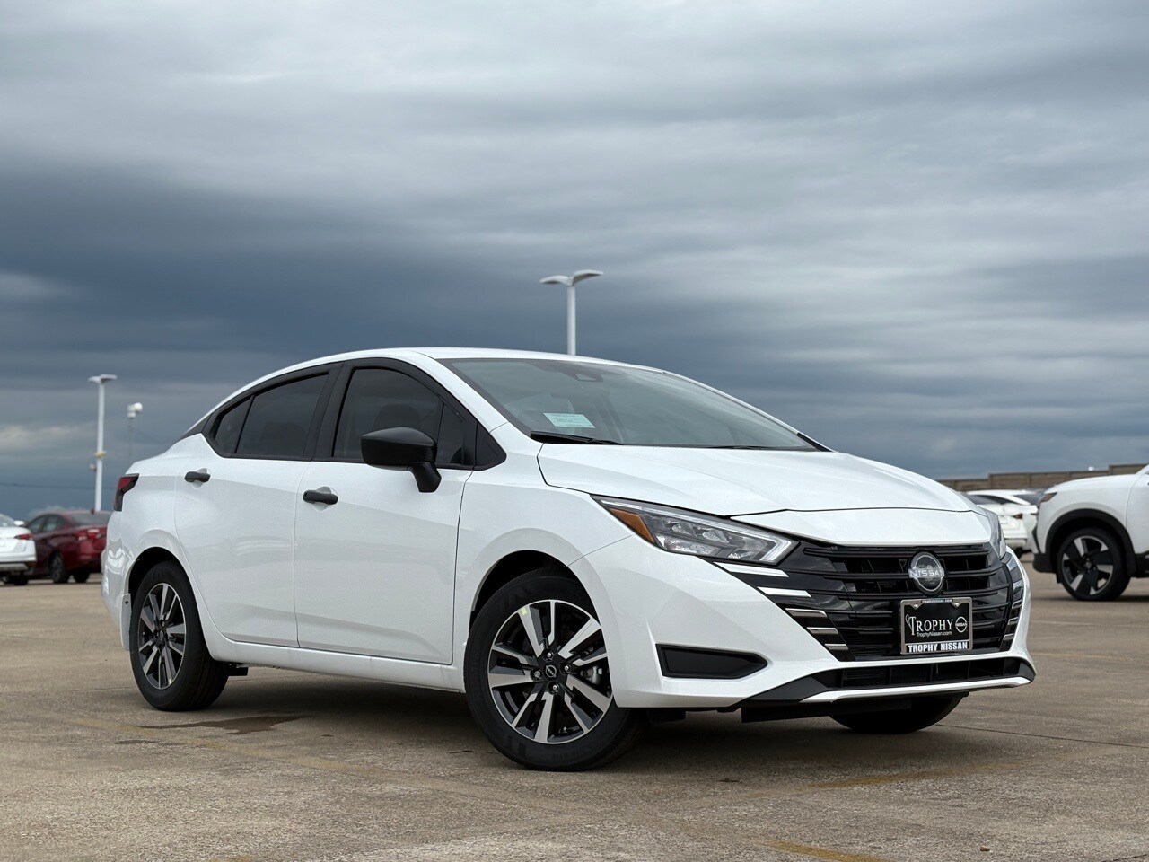 2025 Nissan Versa 1.6 S photo 2