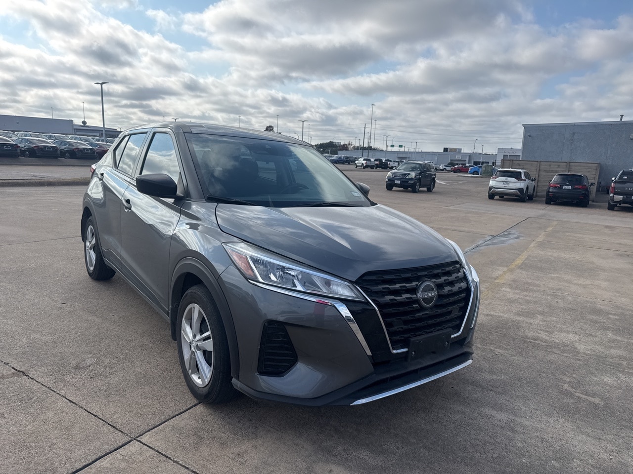 2024 Nissan Kicks S's photo