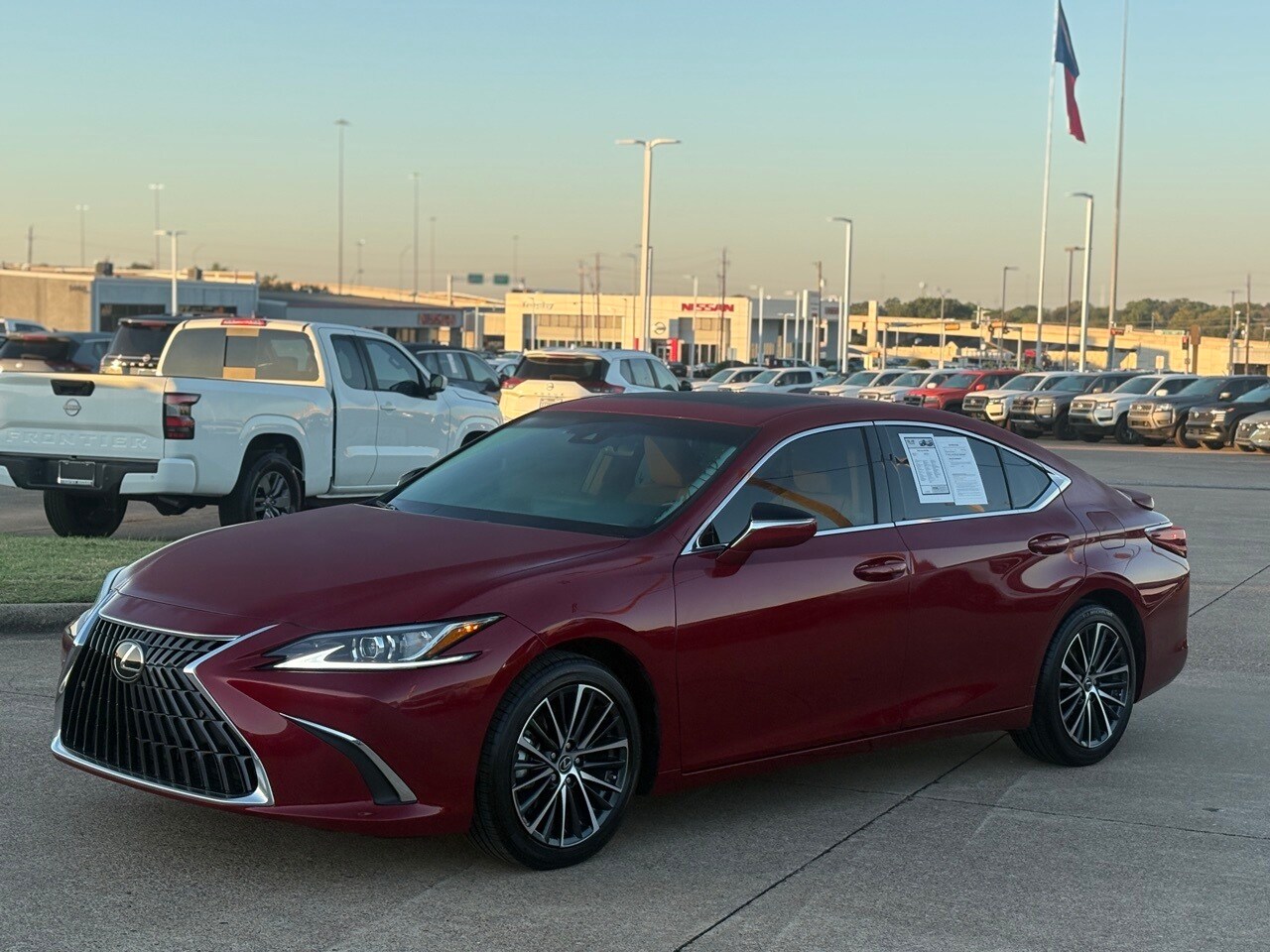 2024 Lexus ES 300h Premium photo 3