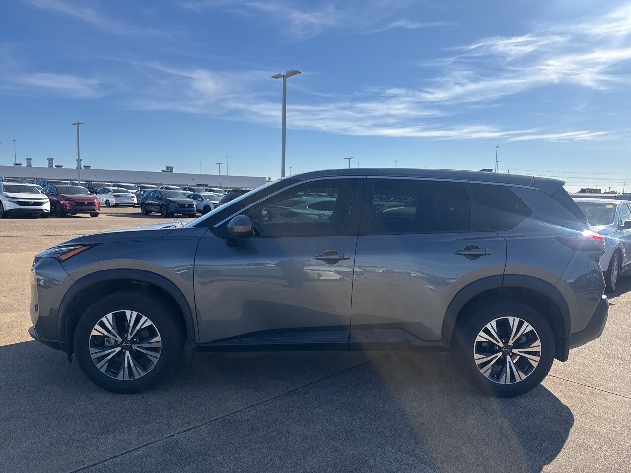 2023 Nissan Rogue SV photo 4