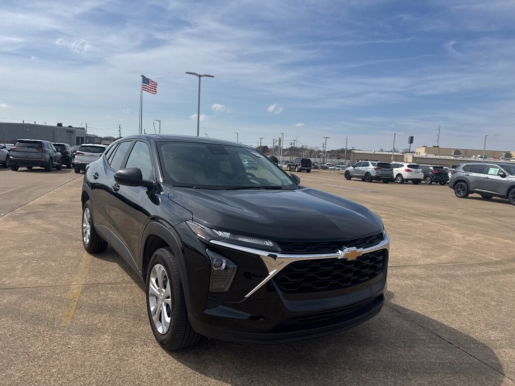 Used 2025 Chevrolet Trax LS SUV