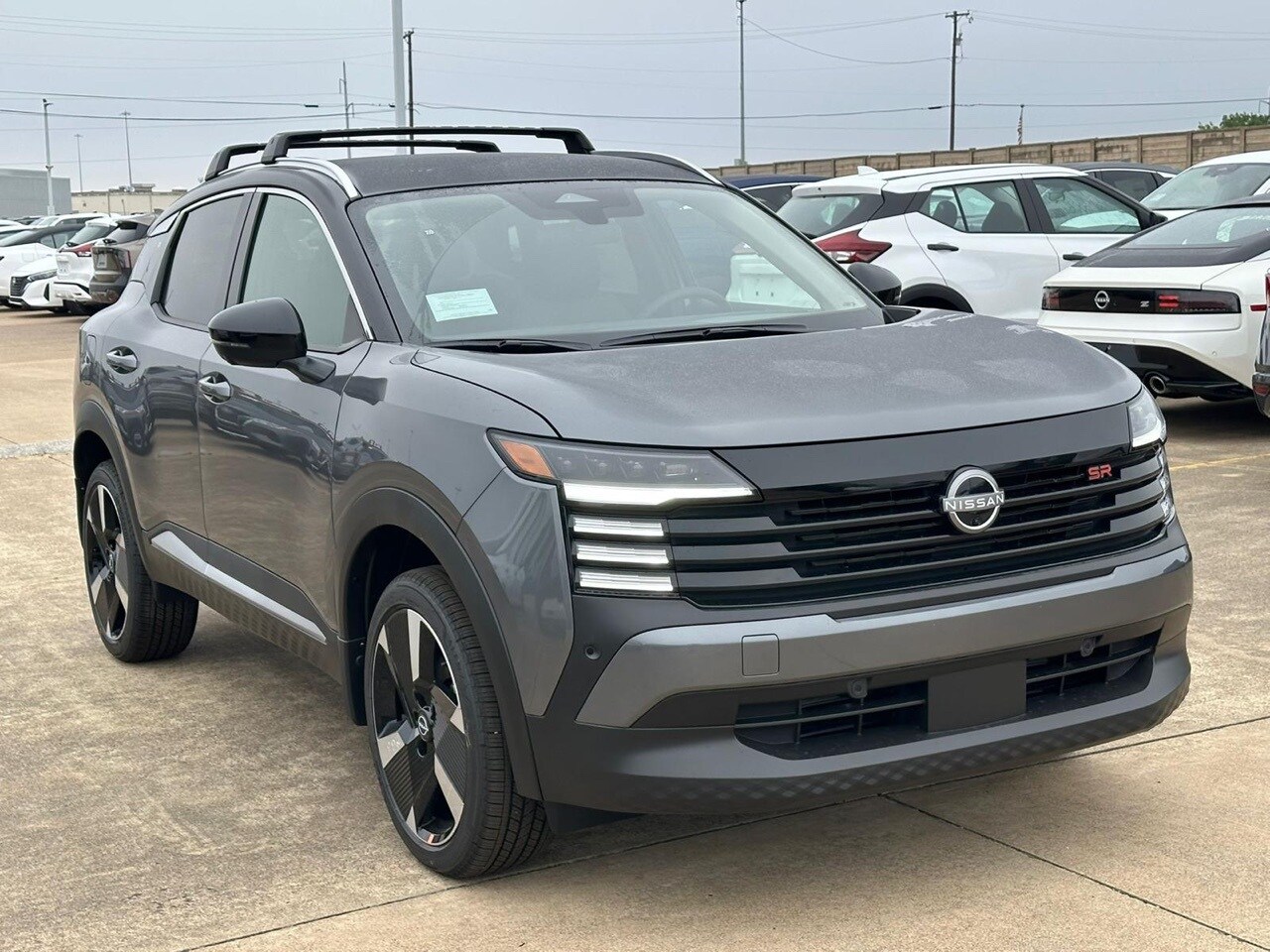 2026 Nissan Kicks SR photo 3
