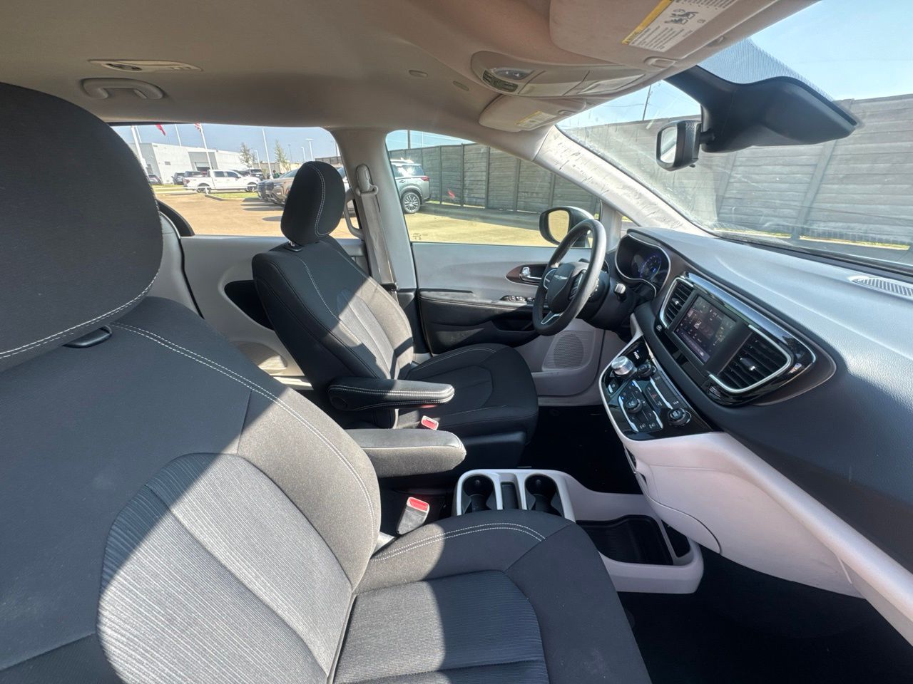 2023 Chrysler Voyager LX - Photo 30