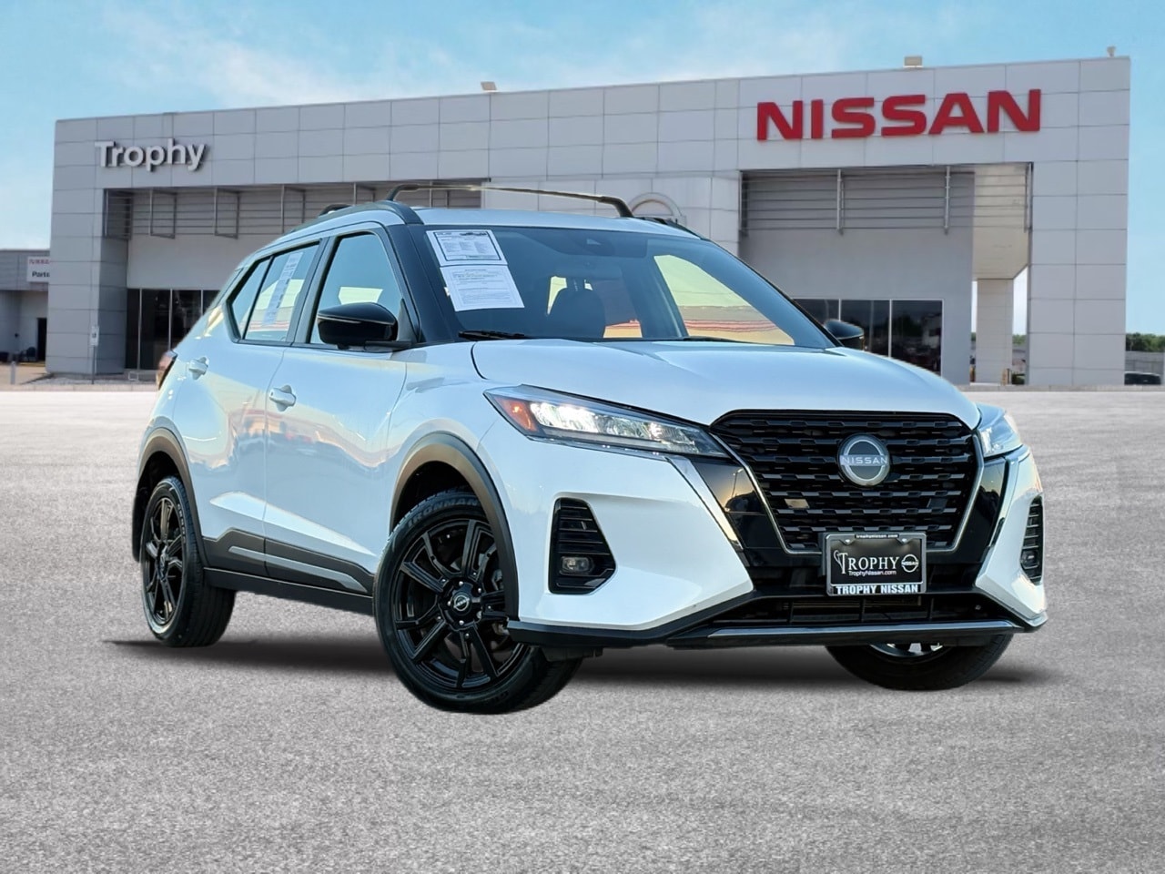 2023 Nissan Kicks SR