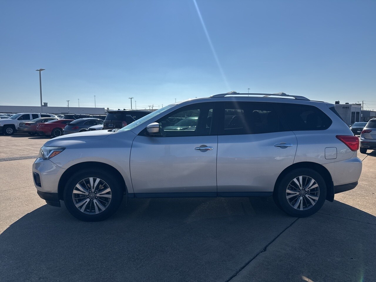 2020 Nissan Pathfinder S photo 4