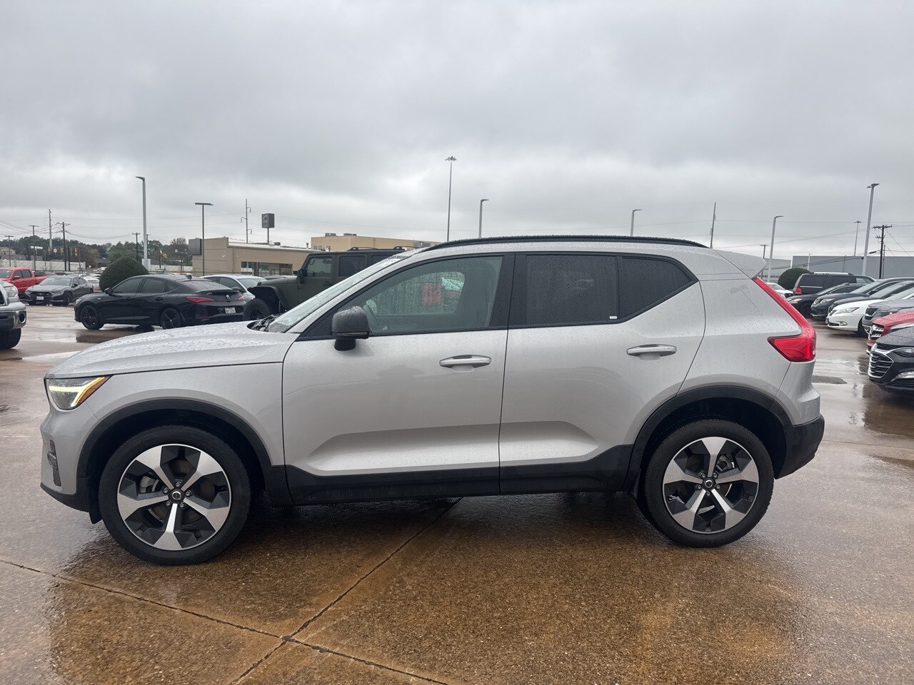 2024 Volvo XC40 Core photo 3
