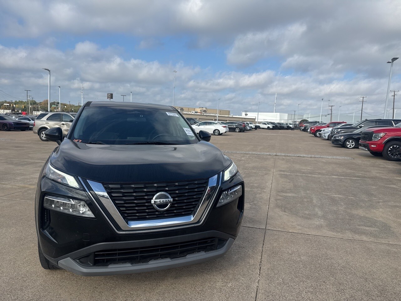 2021 Nissan Rogue SV photo 2