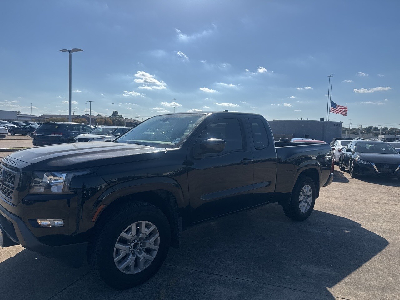 2022 Nissan Frontier SV photo 2