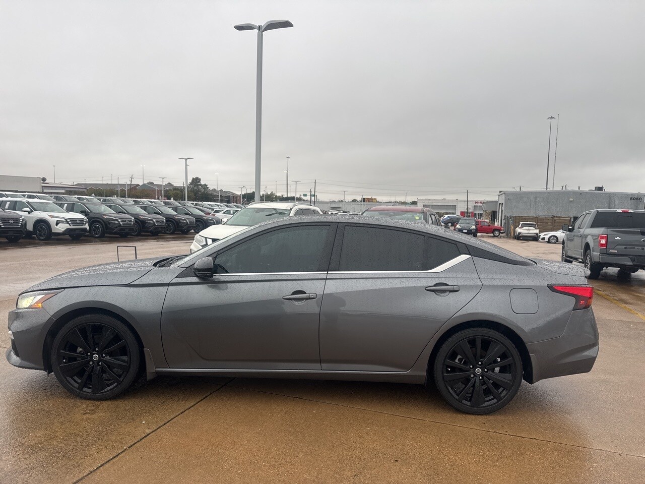 2022 Nissan Altima 2.5 SR photo 4