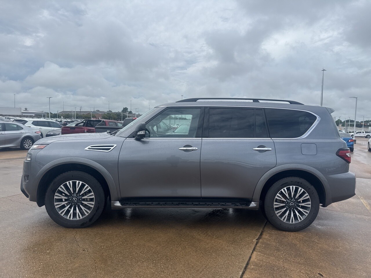 2023 Nissan Armada SL photo 3