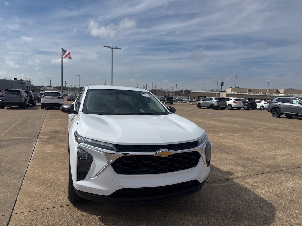 Used 2025 Chevrolet Trax LS SUV