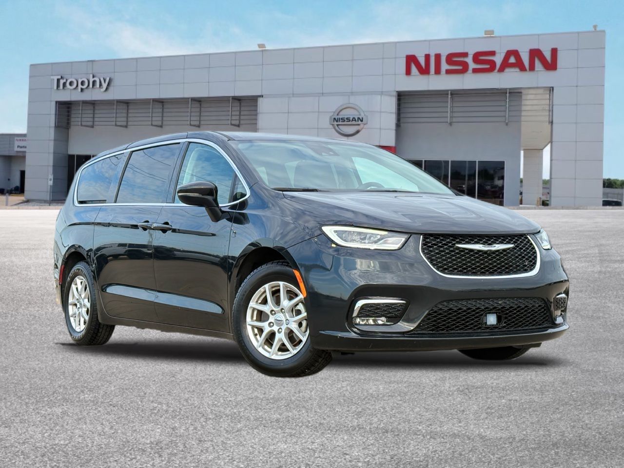 2023 Chrysler Pacifica Touring L's photo