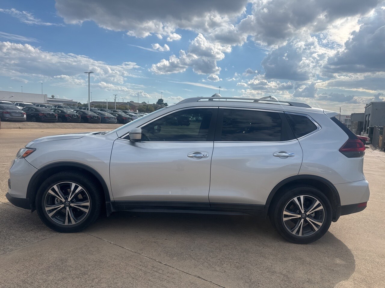 2019 Nissan Rogue SV photo 4