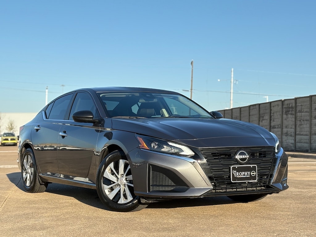 Certified 2025 Nissan