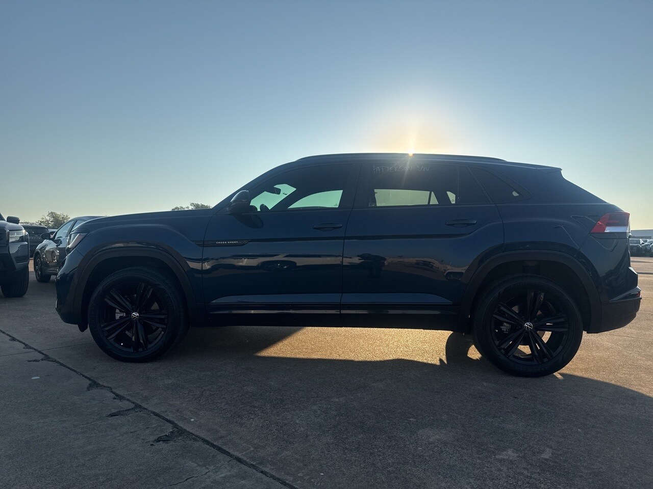 2023 Volkswagen Atlas Cross Sport SEL R-Line photo 3