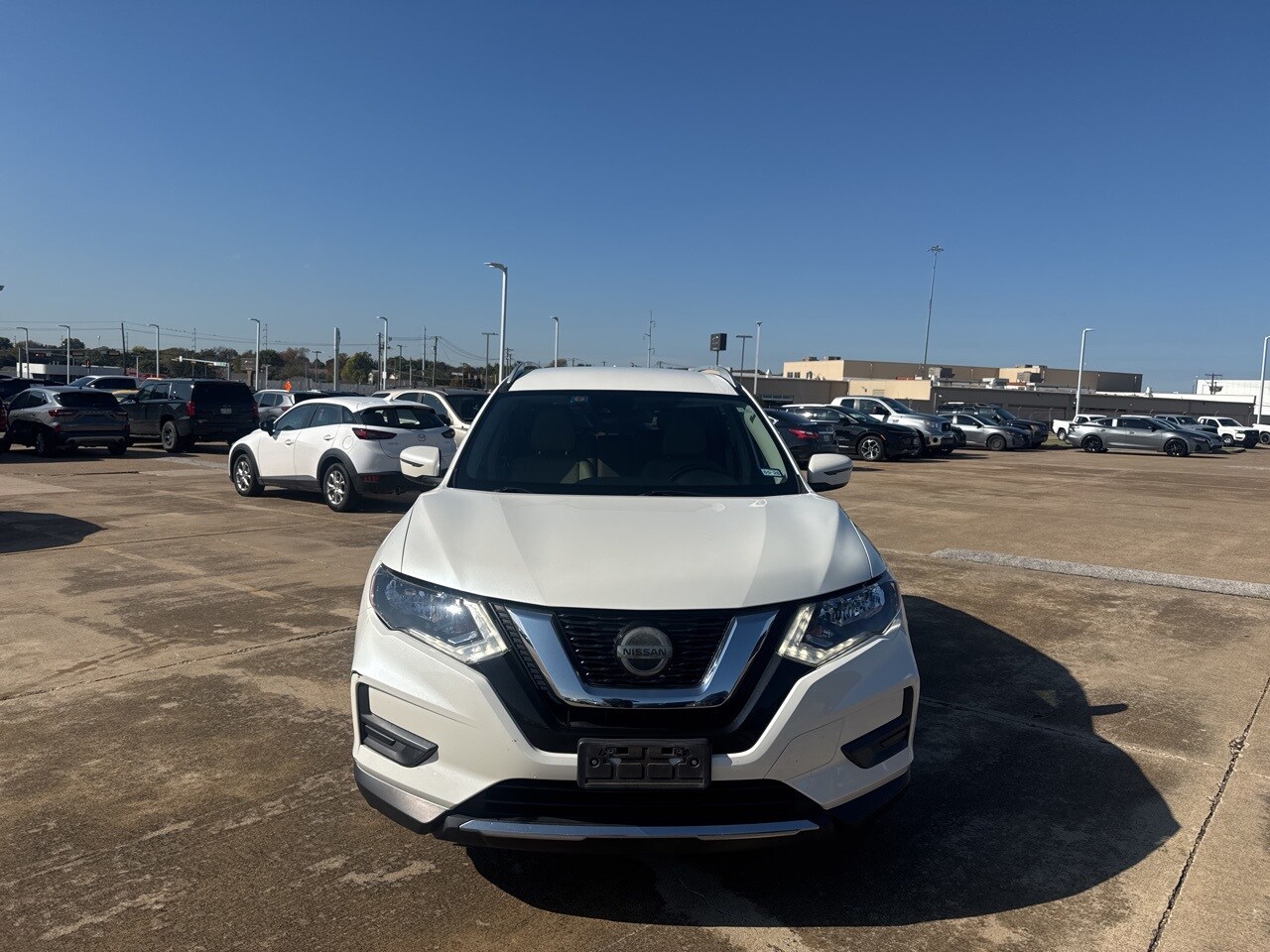2019 Nissan Rogue SV photo 2