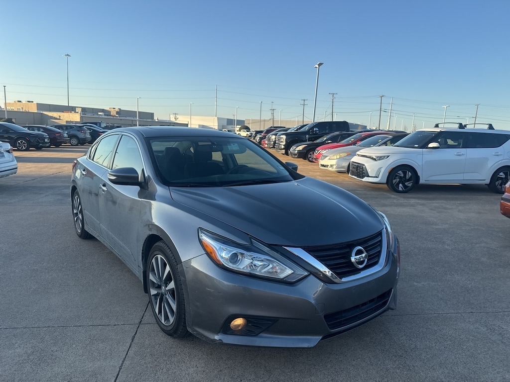 Used 2017 Nissan Altima 2.5 SV Sedan
