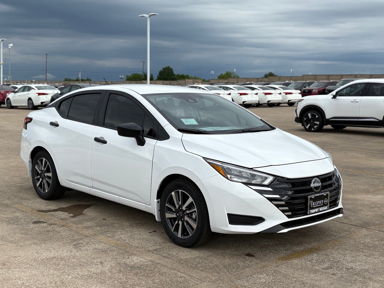 2025 Nissan Versa 1.6 S photo 3