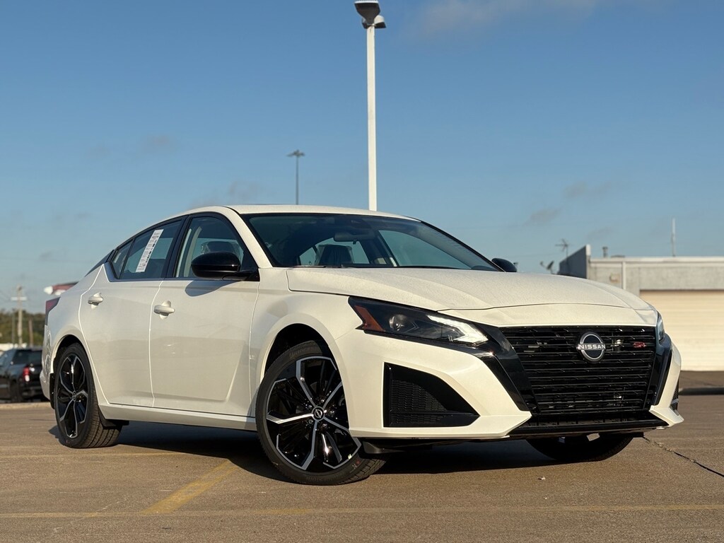 New 2025 Nissan Altima SR Sedan