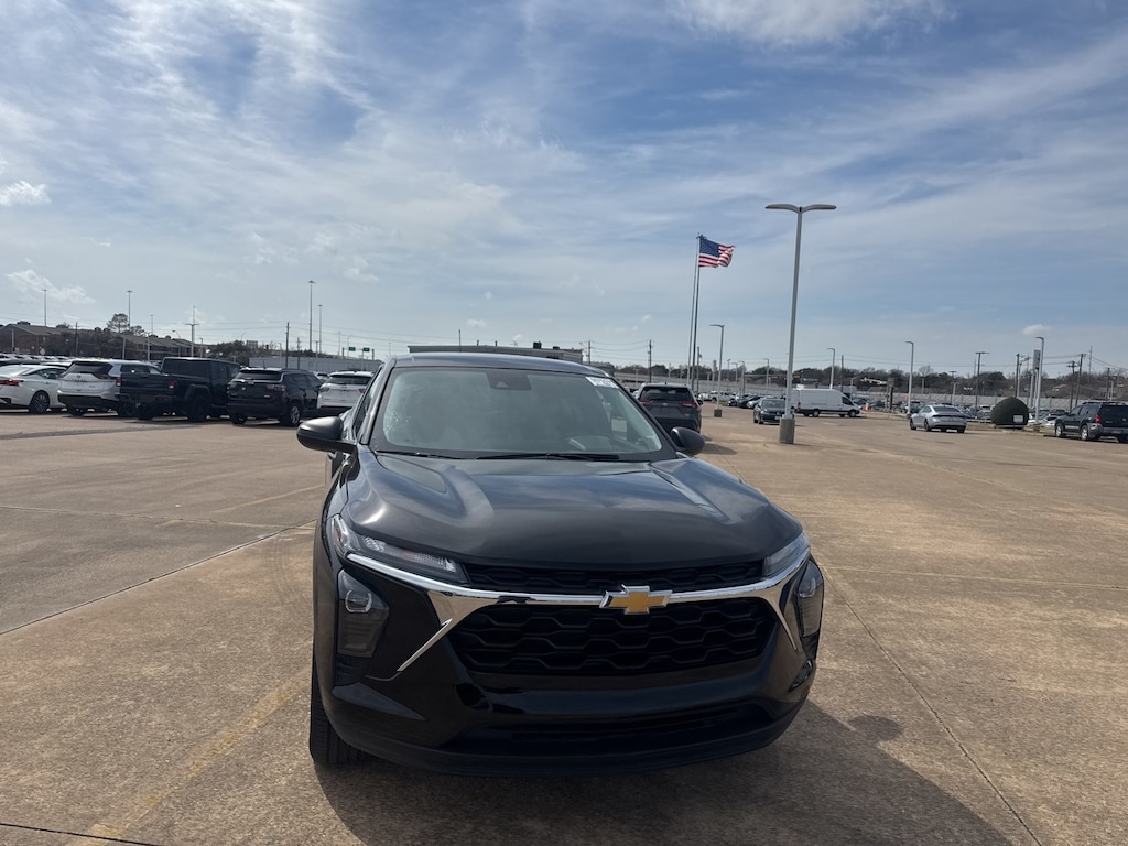 Used 2025 Chevrolet Trax LS SUV