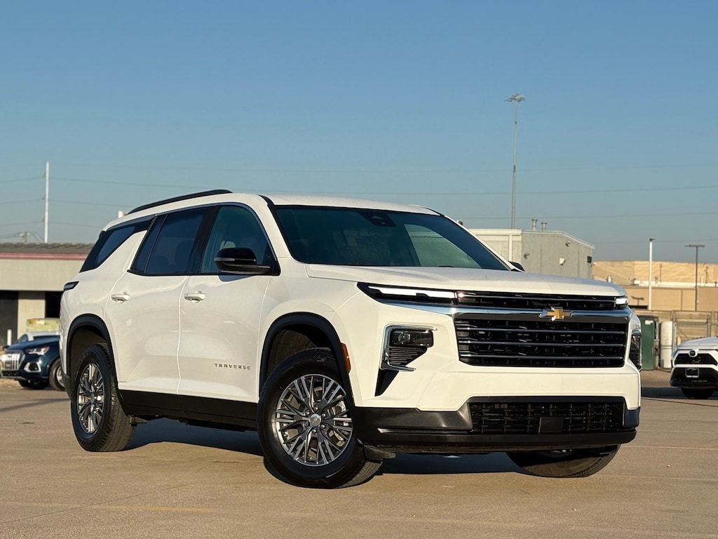 Used 2025 Chevrolet Traverse LT SUV
