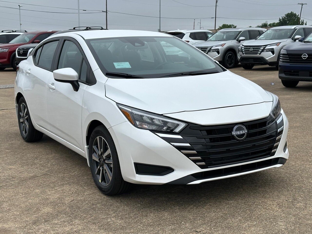 2025 Nissan Versa 1.6 SV photo 3