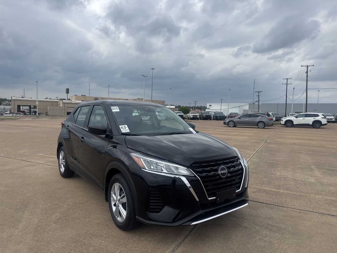 2025 Nissan KICKS PLAY Base