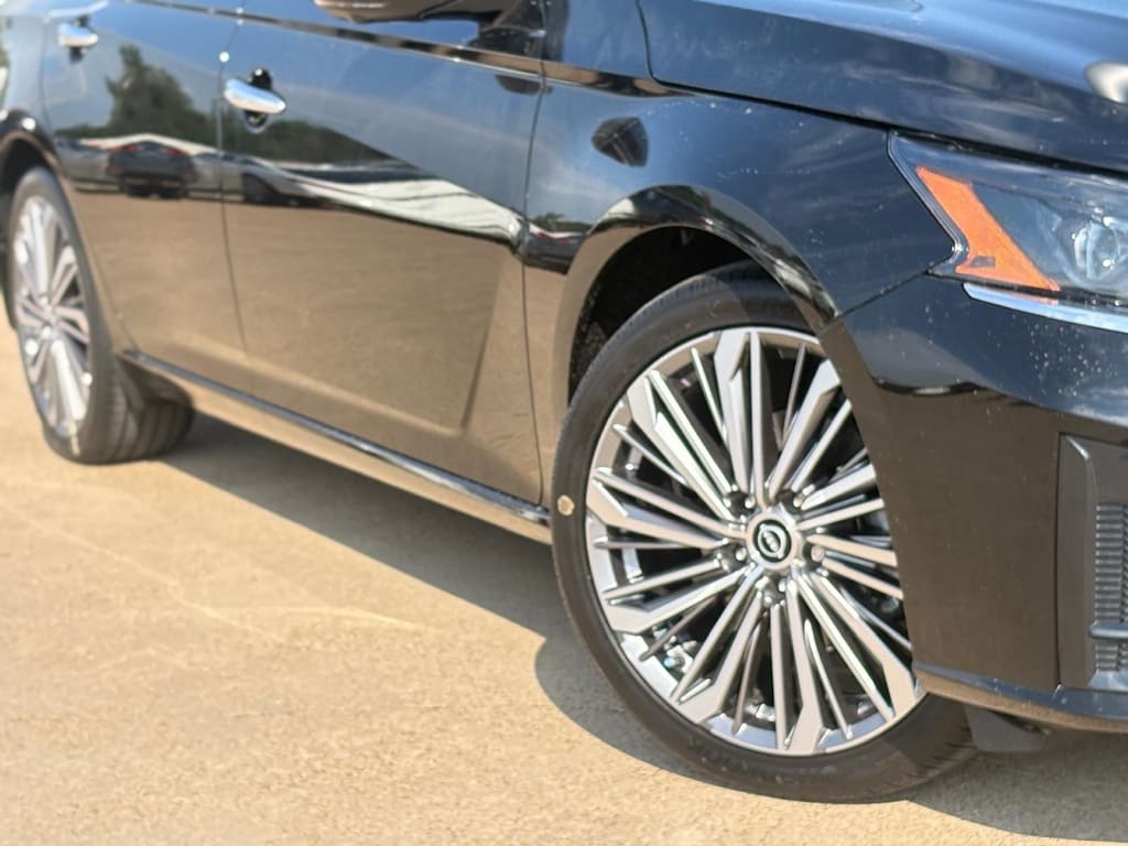 New 2025 Nissan Altima SL Sedan