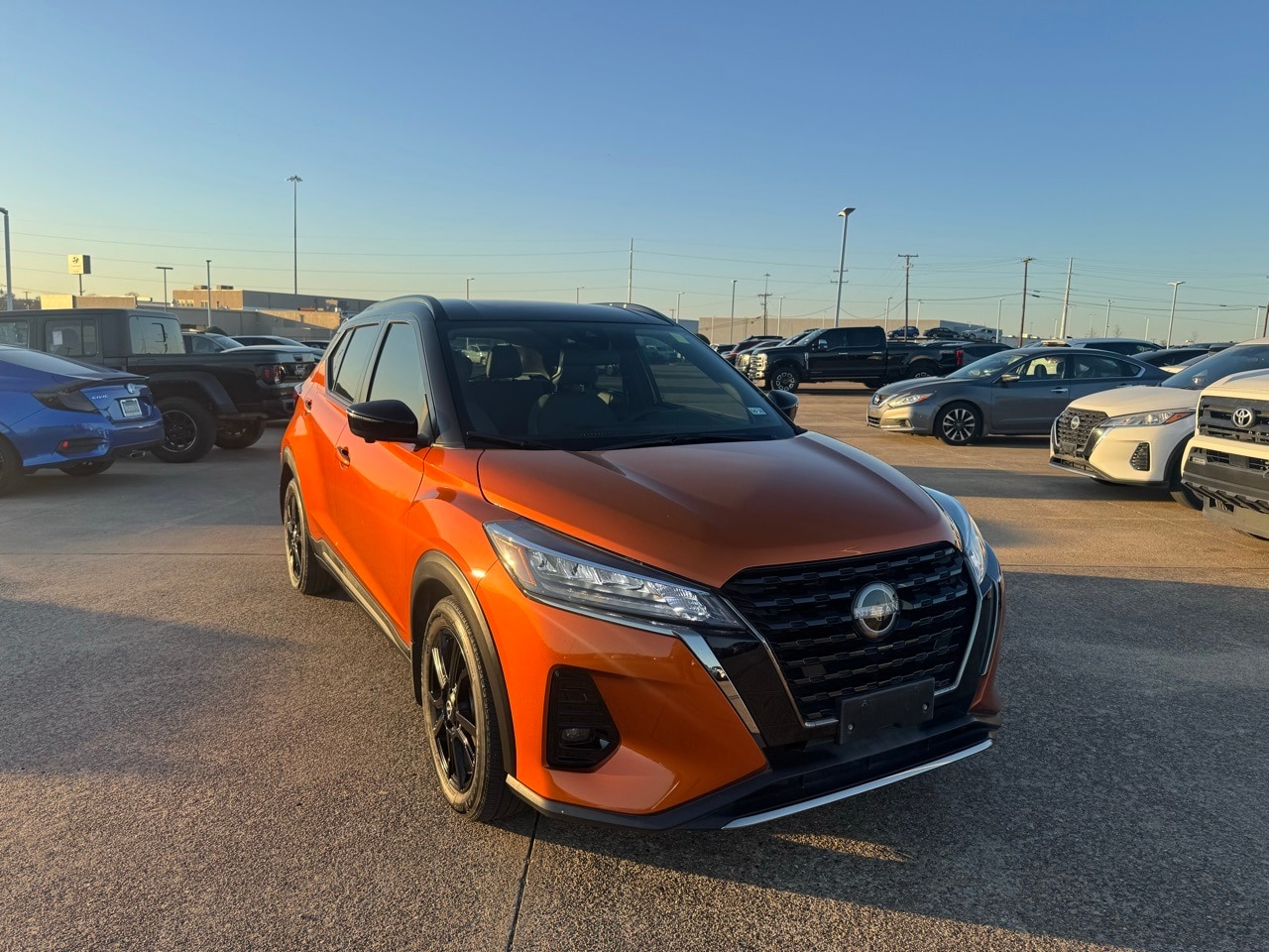 2023 Nissan Kicks SR's photo