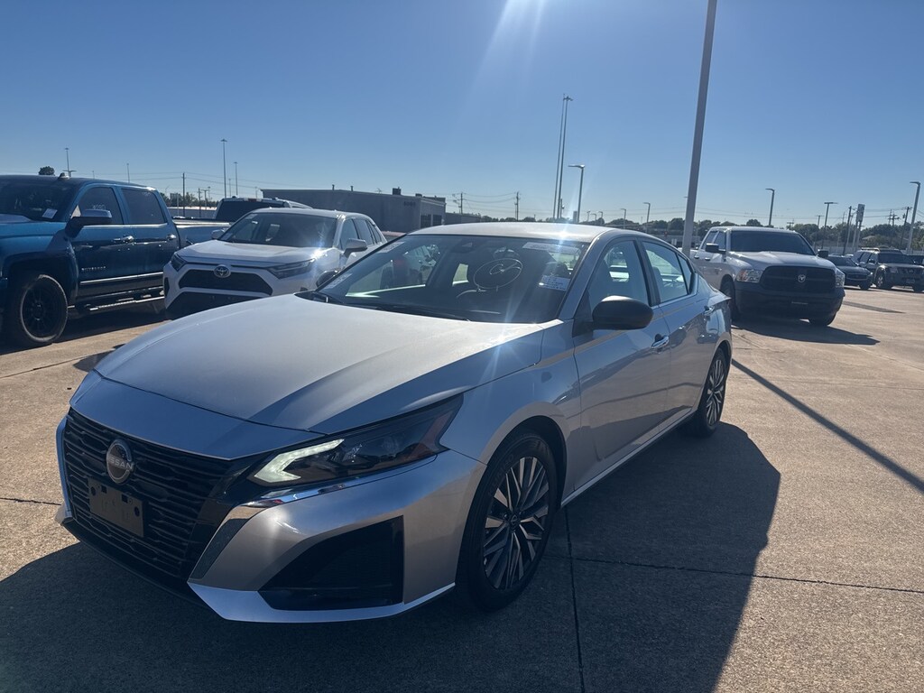 Used 2025 Nissan Altima 2.5 SV Sedan