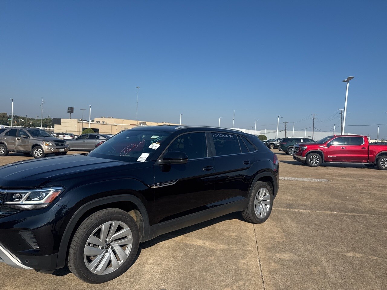 2022 Volkswagen Atlas Cross Sport V6 SE Technology photo 2