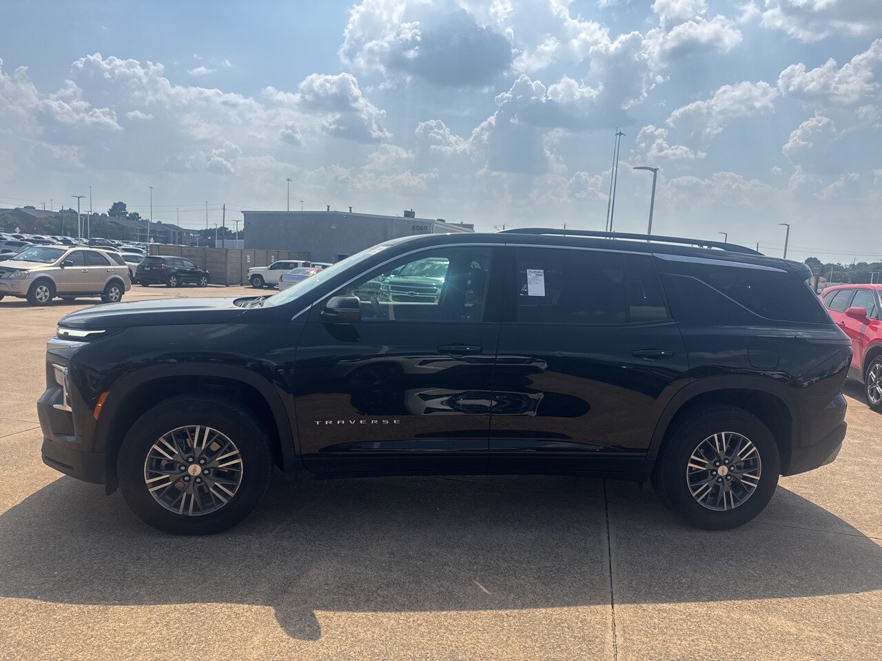 2025 Chevrolet Traverse photo 4