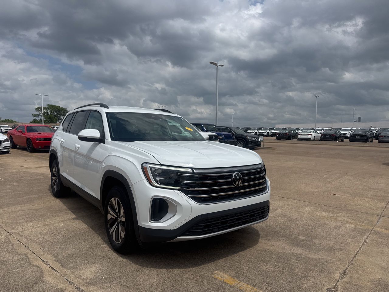 2024 Volkswagen Atlas 2.0T SE's photo