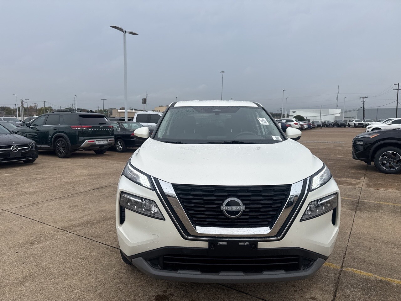 2023 Nissan Rogue SV photo 2