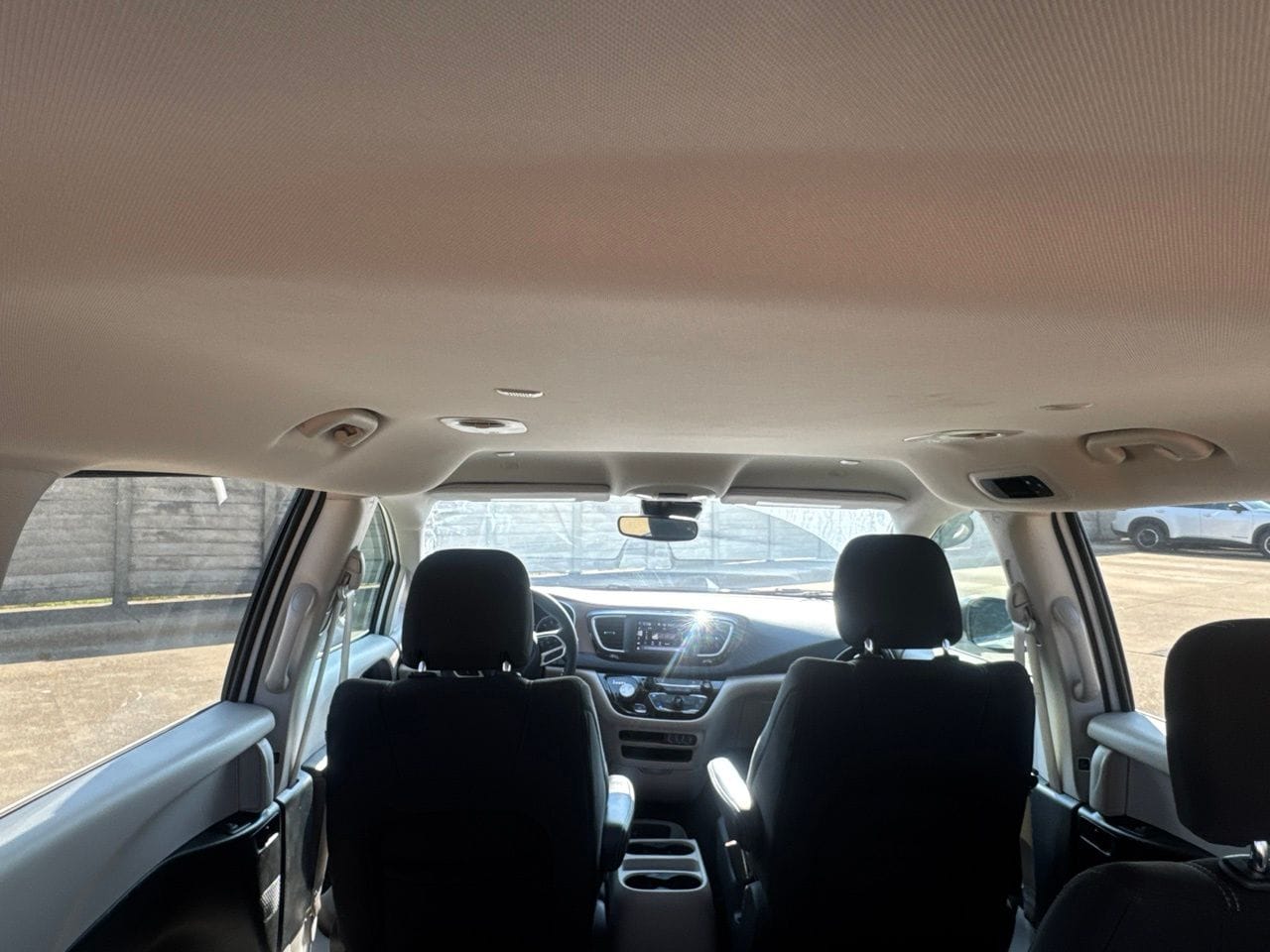 2023 Chrysler Voyager LX - Photo 34