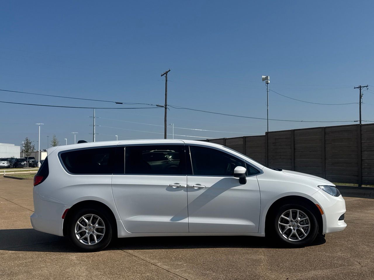 2023 Chrysler Voyager LX - Photo 26