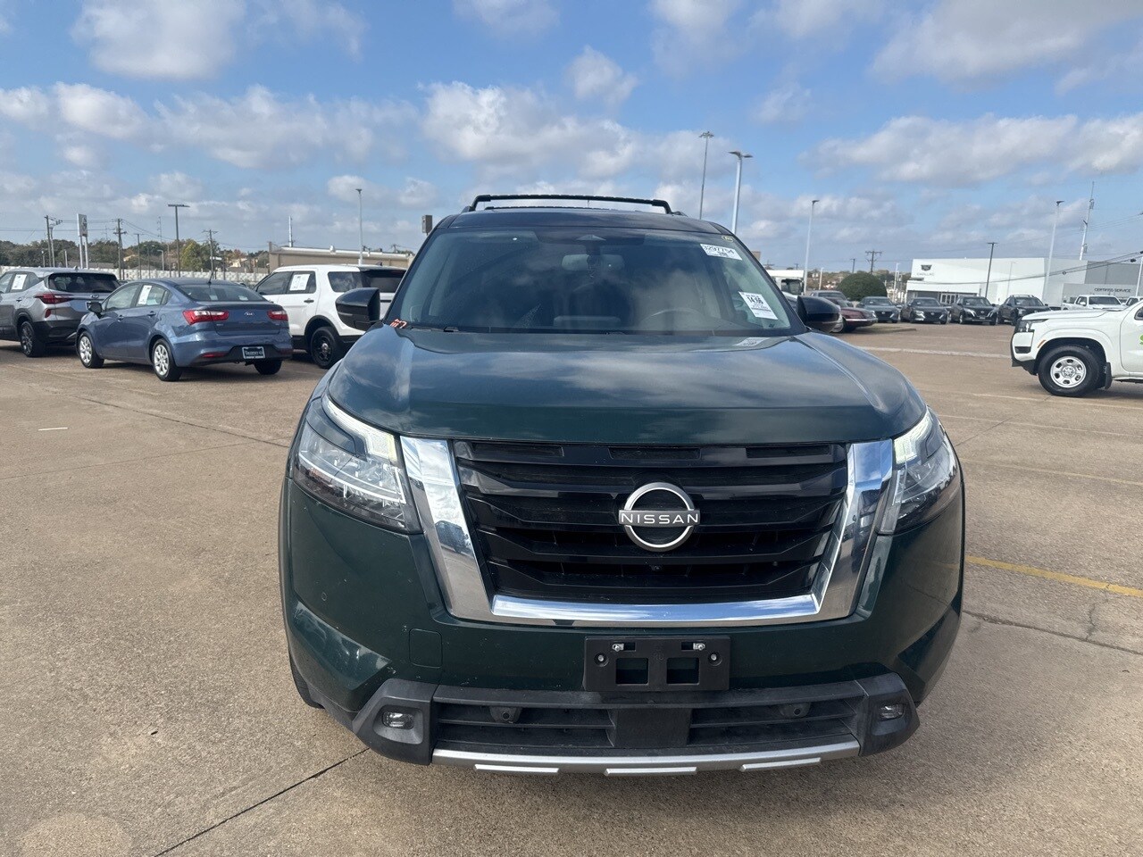 2022 Nissan Pathfinder SL photo 2