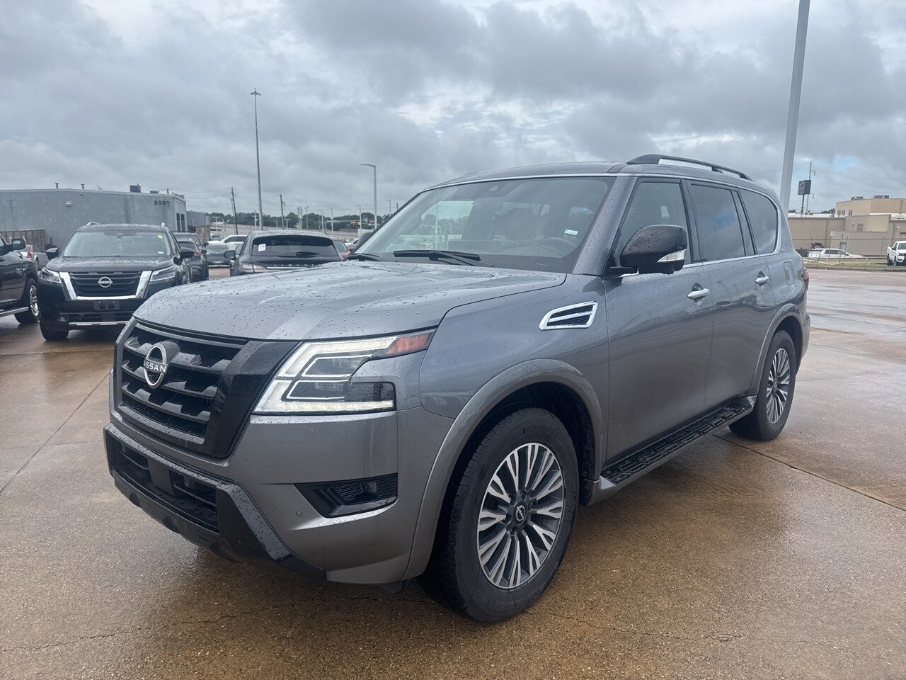 2023 Nissan Armada SL photo 2